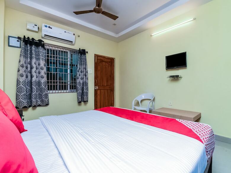 Hotel Oyo 14207 Royal Residential Lodge