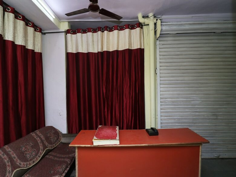 Oyo 27004 Hotel Om Sai Plaza