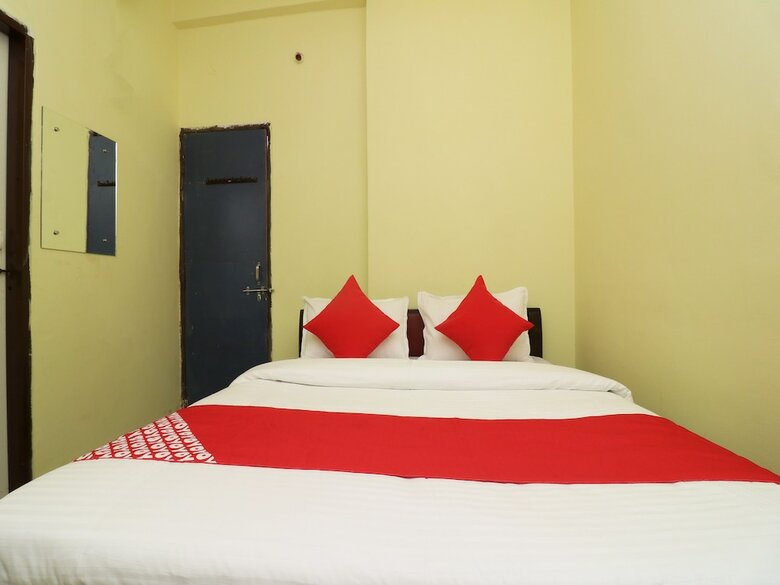 Oyo 27004 Hotel Om Sai Plaza