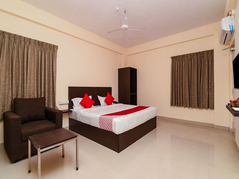 Hotel Oyo 22782 Akshara Suites