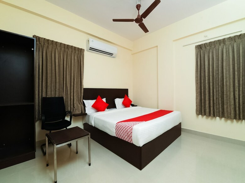 Hotel Oyo 22782 Akshara Suites