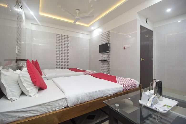 Hotel Oyo 27907 Greater Kailash The Palace