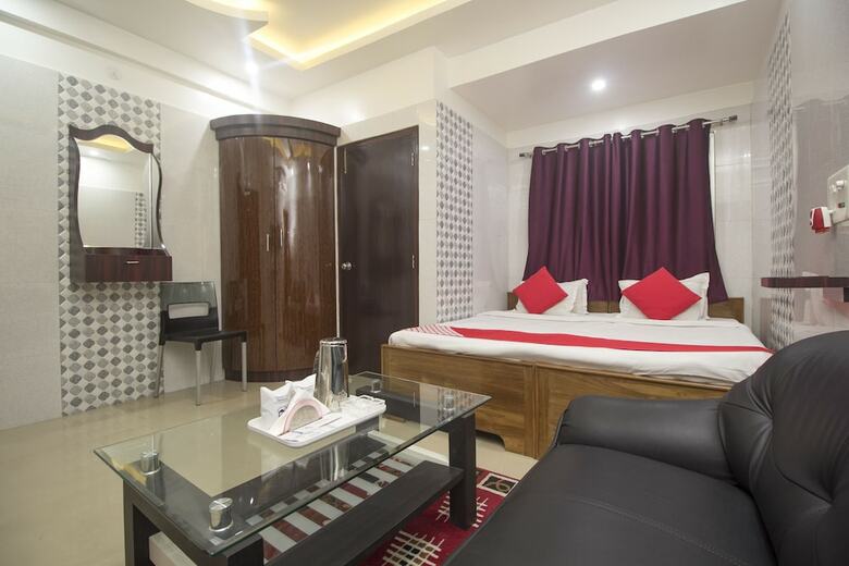 Hotel Oyo 27907 Greater Kailash The Palace