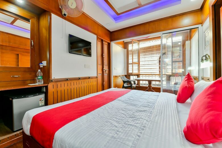 Oyo 23210 Khbo Diamond Sharing Houseboat