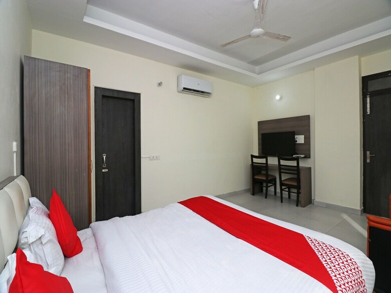 Hotel Oyo 22511 The Classic