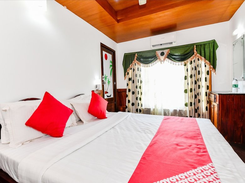 Hotel Oyo 24606 Waves & Wind 3bhk Houseboat