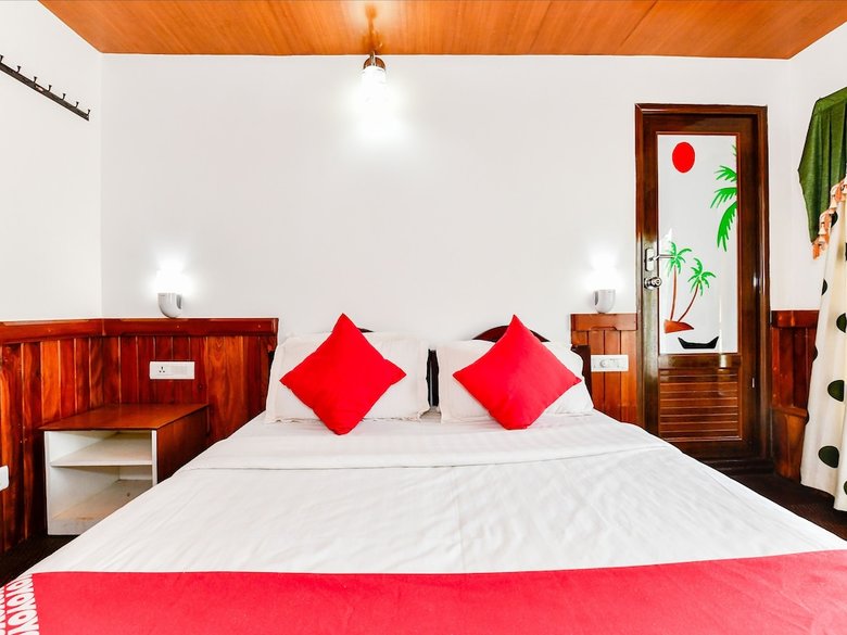 Hotel Oyo 24606 Waves & Wind 3bhk Houseboat