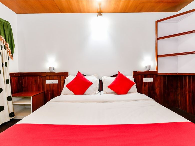 Hotel Oyo 24606 Waves & Wind 3bhk Houseboat