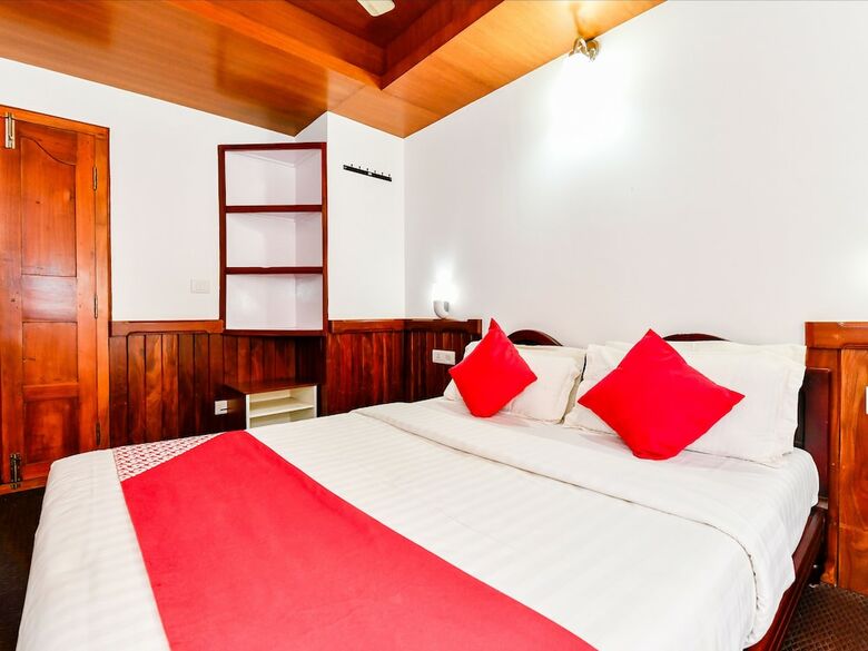 Hotel Oyo 24606 Waves & Wind 3bhk Houseboat