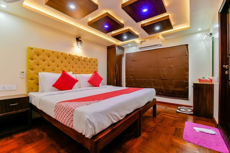 Oyo 23063 Luxury Meghavarsham 5bhk