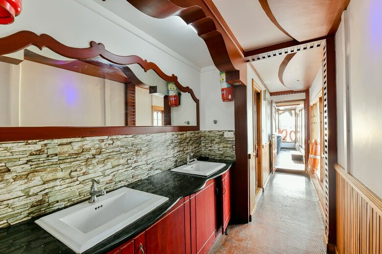 Oyo 23231 Khbo Gold Sharing Houseboat