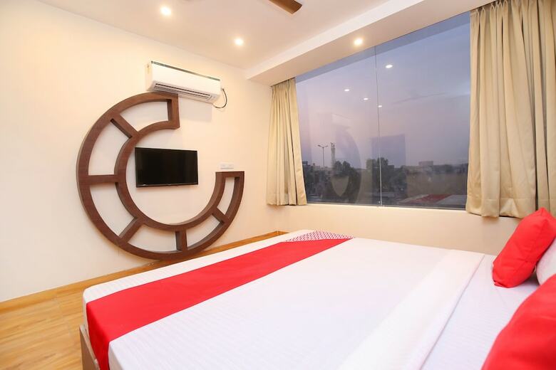 Oyo 19716 Hotel Shanay
