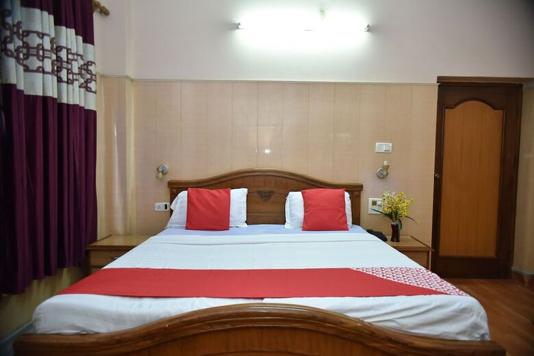 Oyo 24112 Mid City Hotel