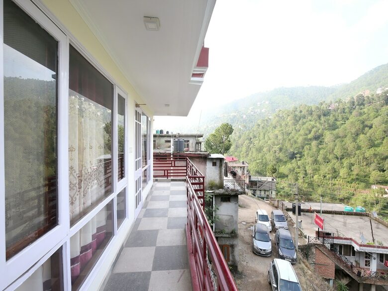 Hotel Oyo 17175 Home Blissful 2bhk Kumarhatti