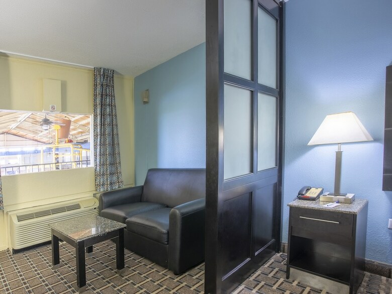 Oyo Hotel Knoxville Tn Cedar Bluff I-40