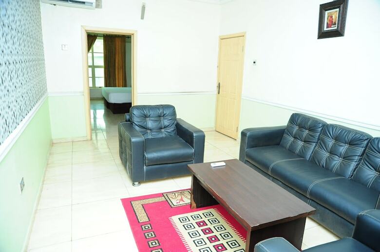 Richton Hotel And Suites