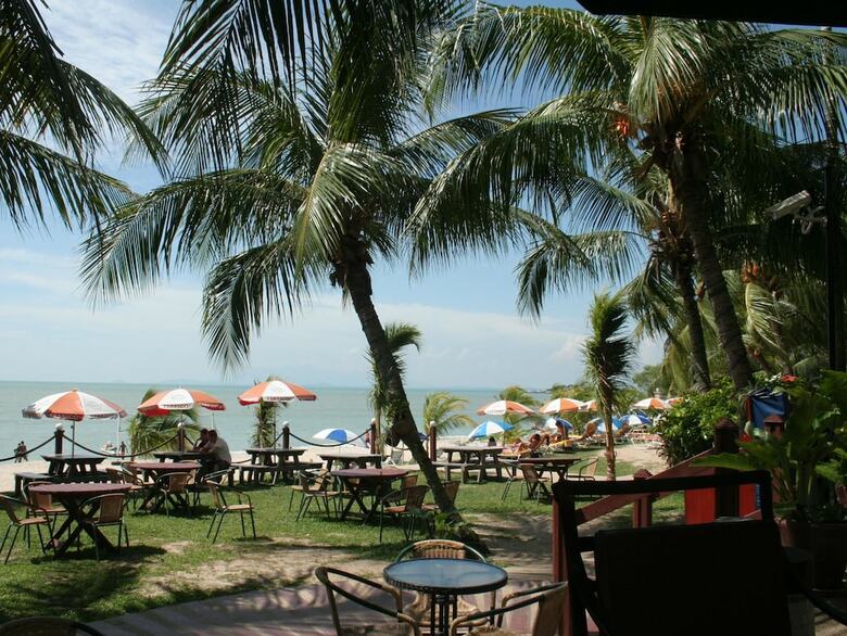 Hotel Expat's Nook Beach Resort