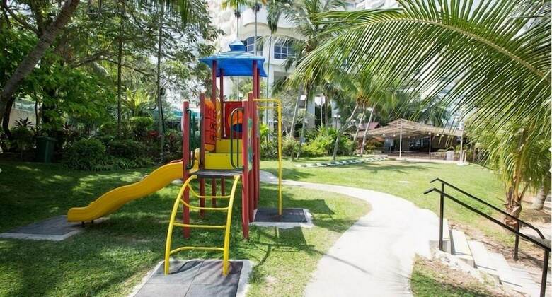 Hotel Expat's Nook Beach Resort