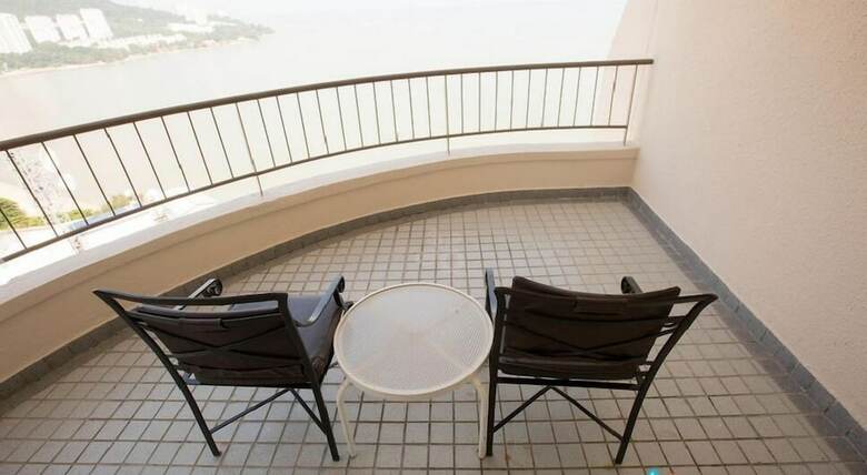 Hotel Expat's Nook Beach Resort