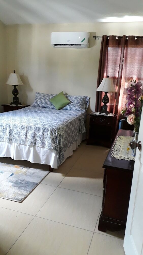 Hotel Spanish Town Secured Gated