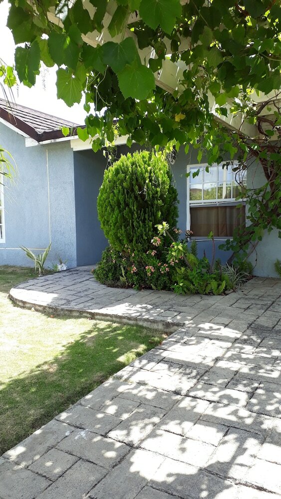 Hotel Spanish Town Secured Gated