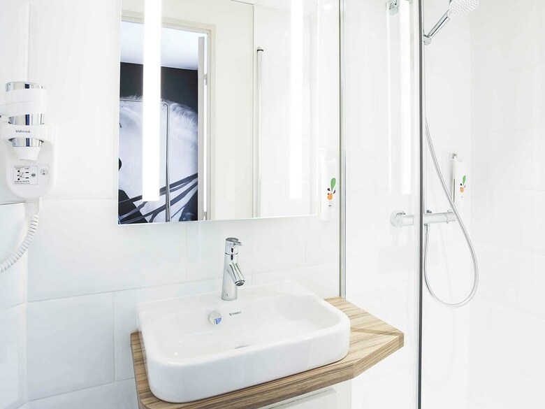 Hotel Ibis Styles Laval Centre Gare