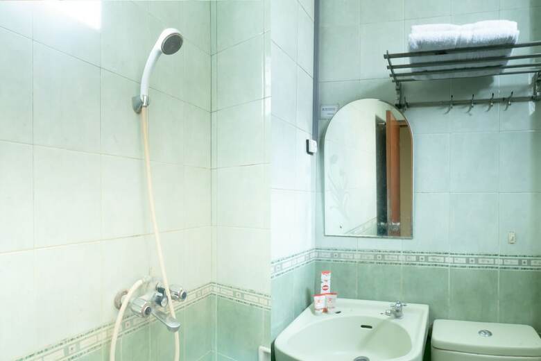 Hostal Oyo 701 Ardellia Hotel