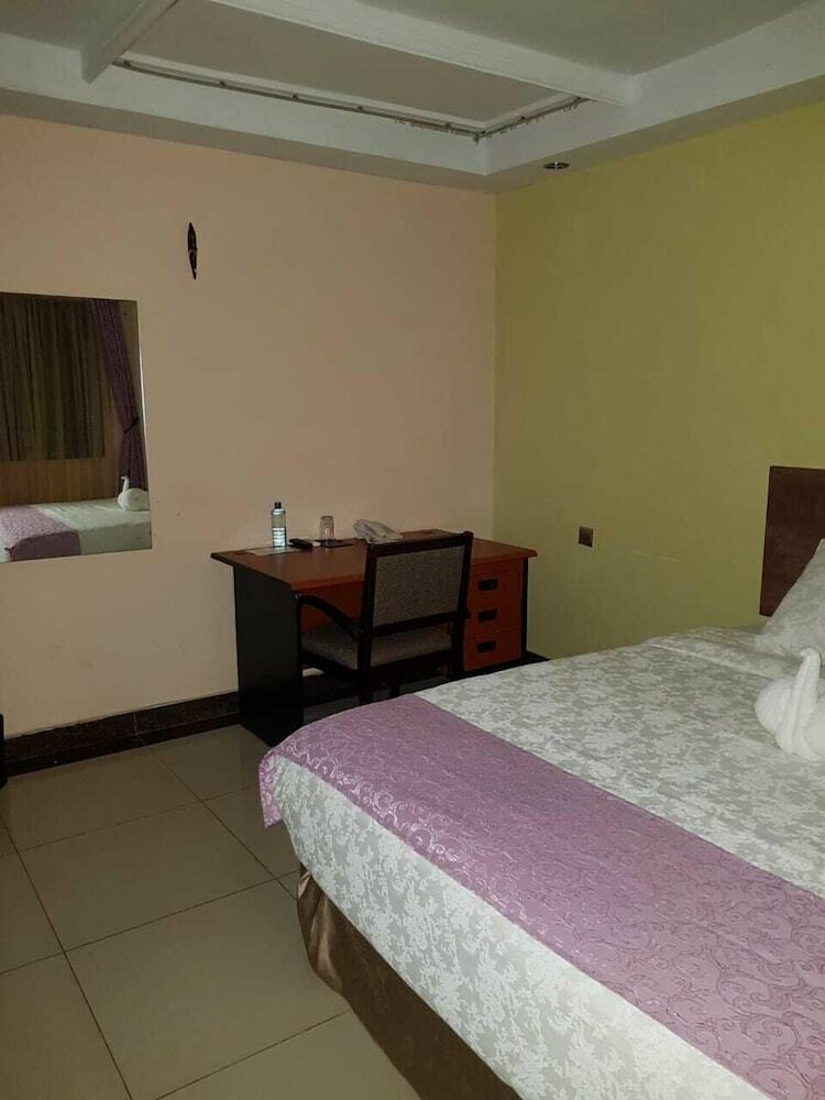Savannah Paradise Hotel Makindu
