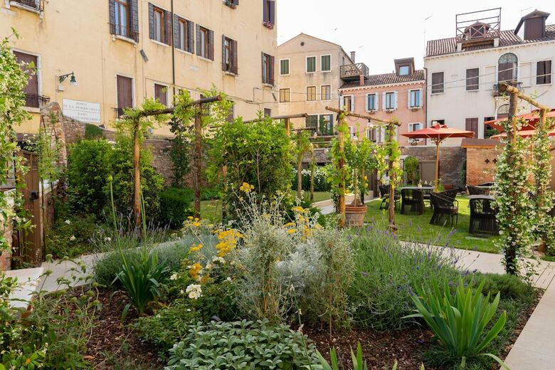 Residencia Madama Garden Retreat