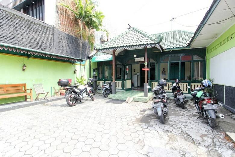 Hotel Reddoorz Near Plengkung Gading
