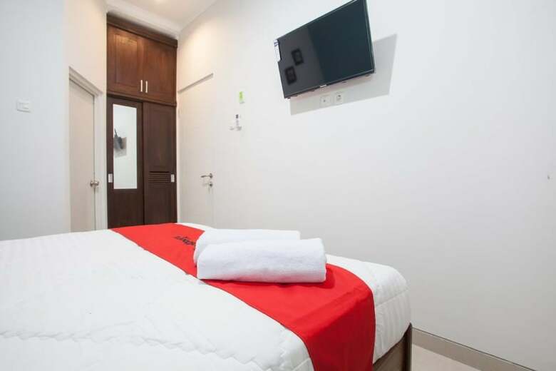 Hotel Reddoorz @ Wiyung 3