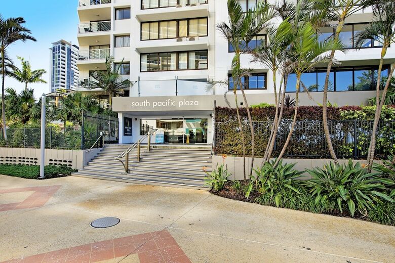 2 Bedroom Apartment Located In Central Broadbeach