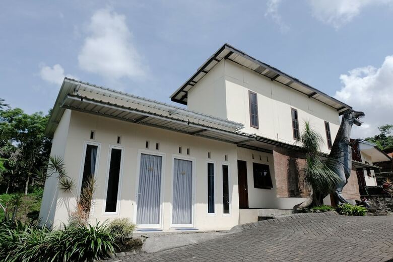 Hotel Oyo 668 Lovina Inn