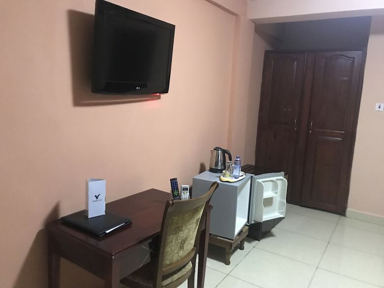 Hotel Akroma Plaza