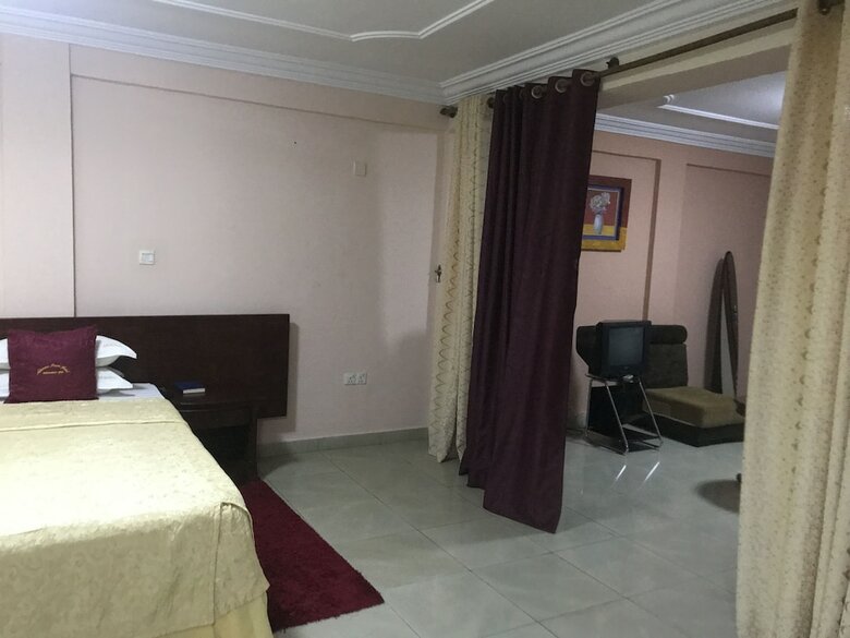 Hotel Akroma Plaza