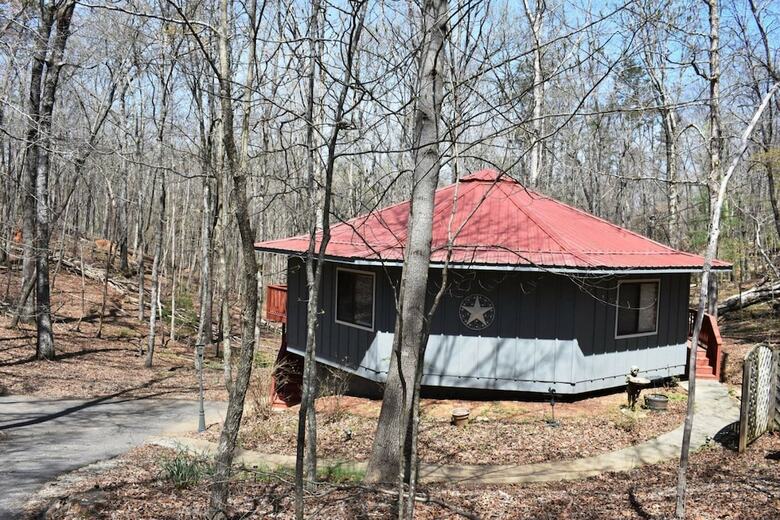 Cabana Rowe`s Round House