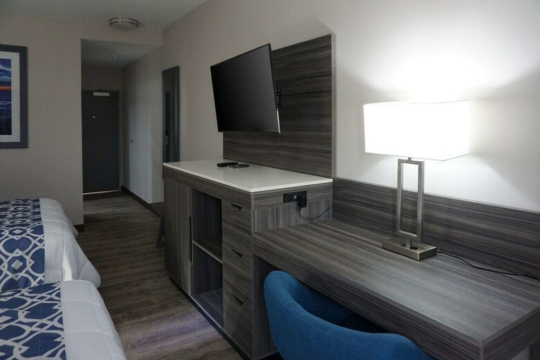 The Waves Hotel, Ascend Hotel Collection