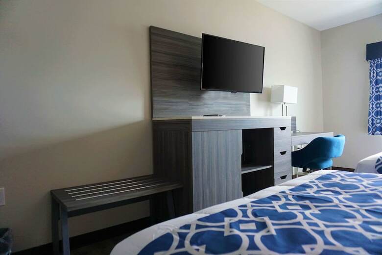 The Waves Hotel, Ascend Hotel Collection