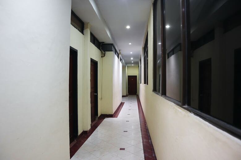 Oyo 742 Mona Plaza Hotel