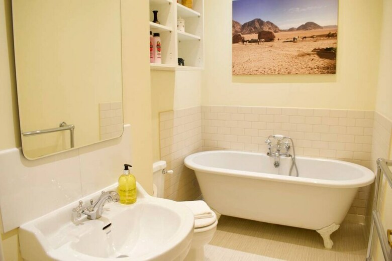 Beautiful 2 Bedroom City Centre Apartment