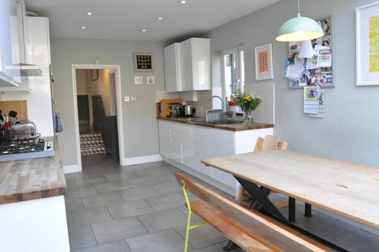 Apartamentos Beautiful 3 Storey Family Home