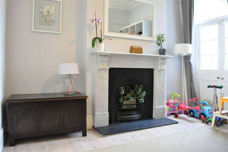 Apartamentos Beautiful 3 Storey Family Home