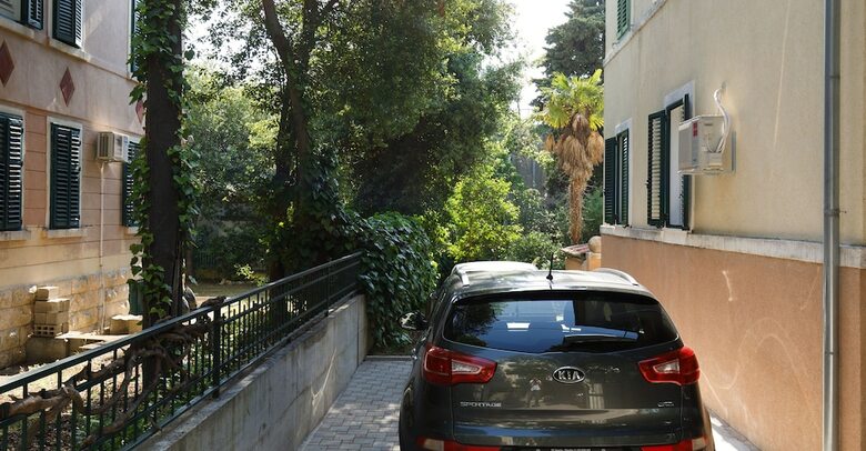 Luxury Beach Apartment Private Parking