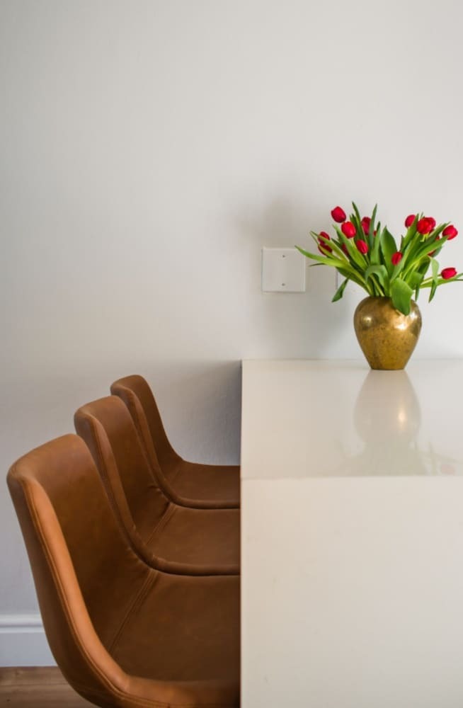 Newly-renovated Top Floor Studio Apartment In Gardens