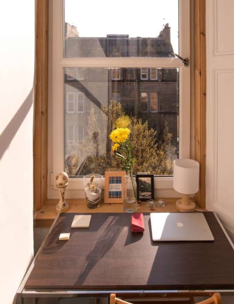 Comfortable Apartment In Leith