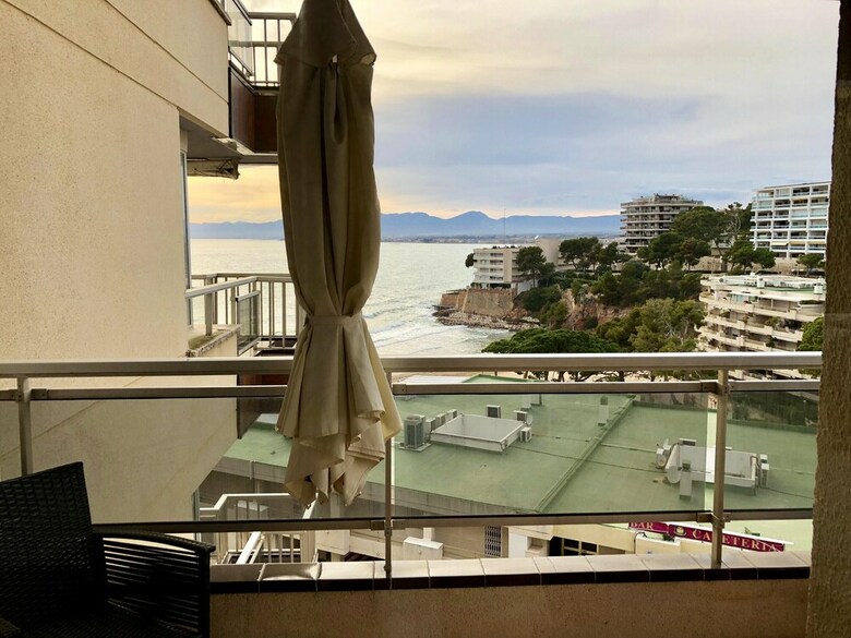 Apartment With 3 Bedrooms In Salou