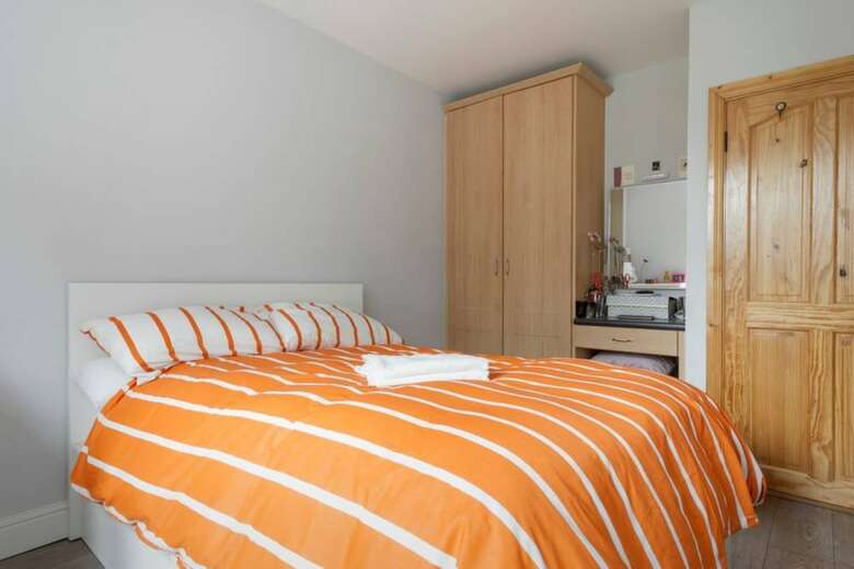 Spacious 1 Bedroom Apartment Near The Triangle