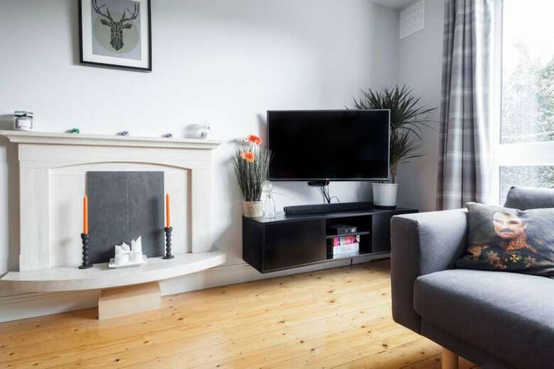 Spacious 1 Bedroom Apartment Near The Triangle