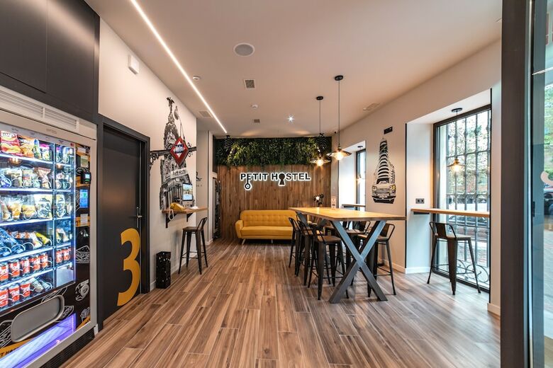 Hostal Petit Hostel