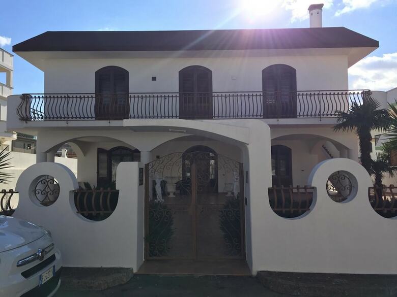 Bed & Breakfast Black & White